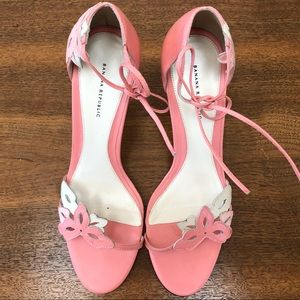 Banana Republic Leather Ankle tie Kitten Heel 7.5